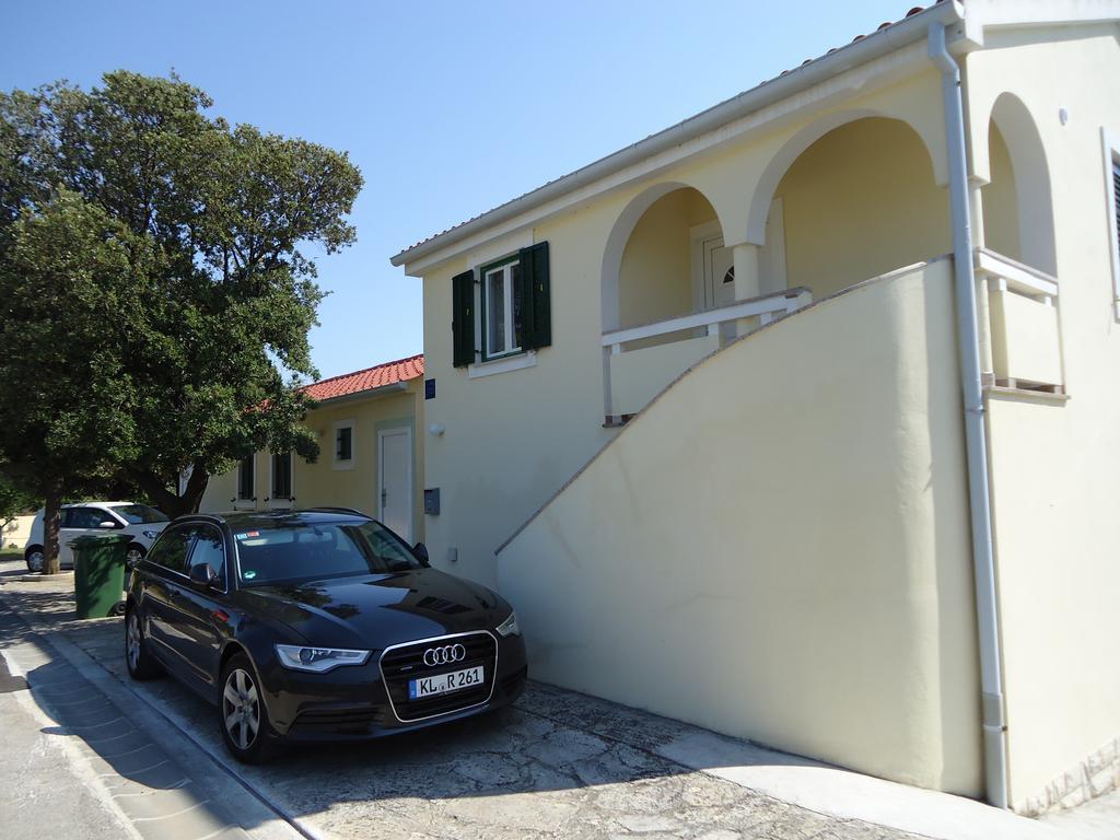 Apartments Antonija Punta Skala Next To Falkensteiner Resort Petrčane Habitación foto