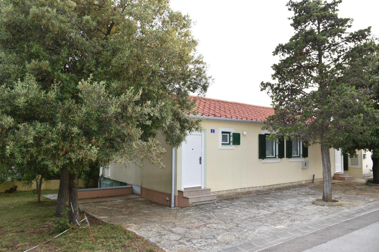 Apartments Antonija Punta Skala Next To Falkensteiner Resort Petrčane Exterior foto