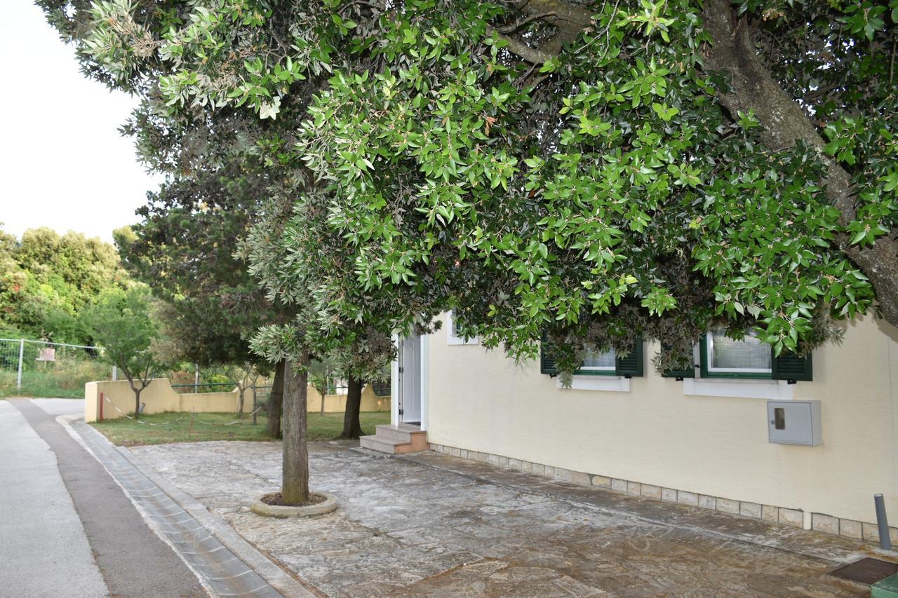 Apartments Antonija Punta Skala Next To Falkensteiner Resort Petrčane Exterior foto