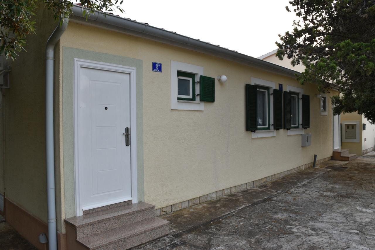 Apartments Antonija Punta Skala Next To Falkensteiner Resort Petrčane Exterior foto